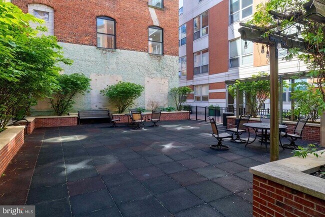 Building Photo - 113 N Bread St