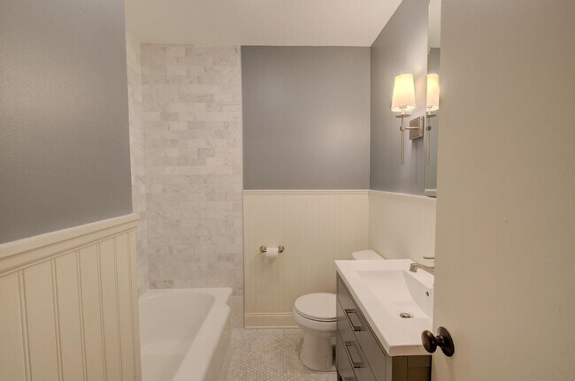 Building Photo - 3786 Rosedale Dr