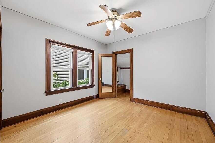 Building Photo - 3307 S Springfield Ave
