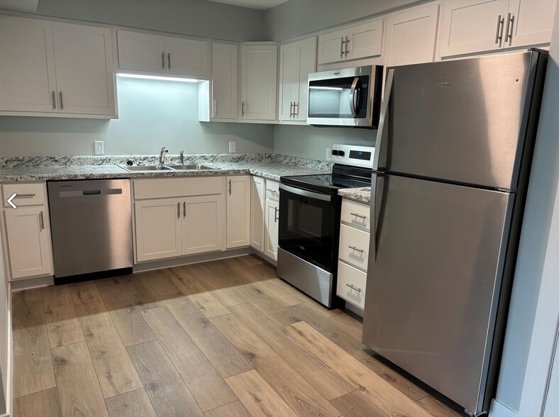 Building Photo - 42nd St Apartments