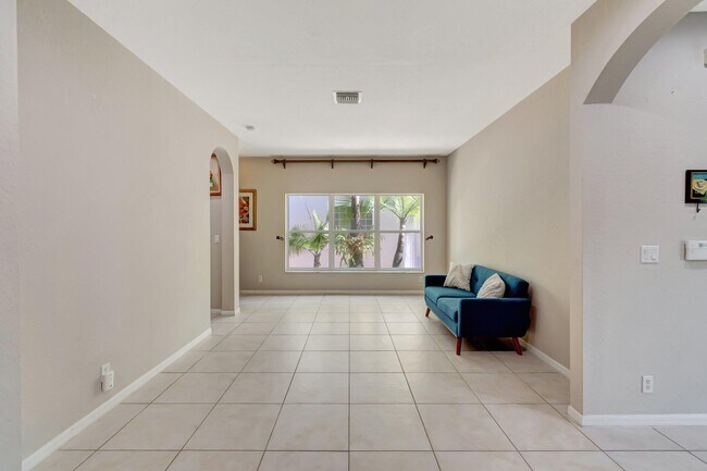 Building Photo - 6788 Hendry Dr