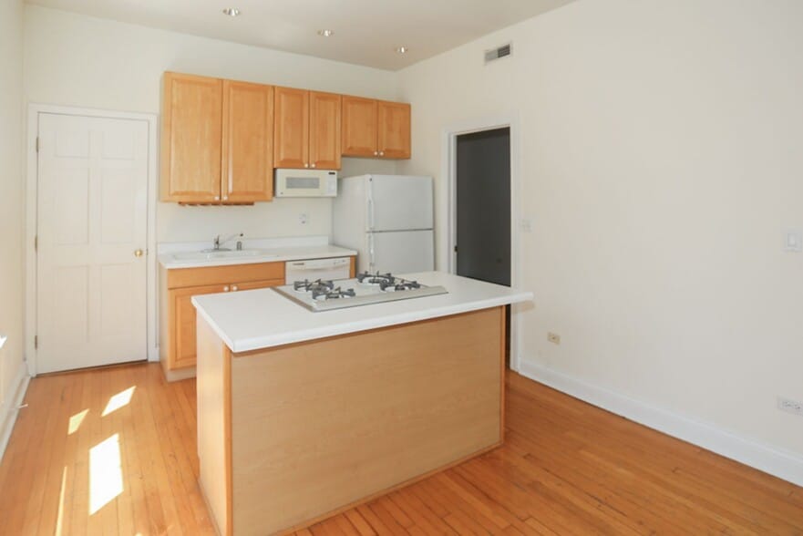 Building Photo - 3852 N Southport Ave