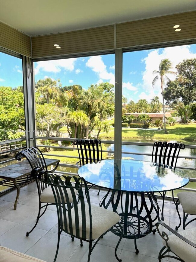 Building Photo - 5051 W Oakland Park Blvd