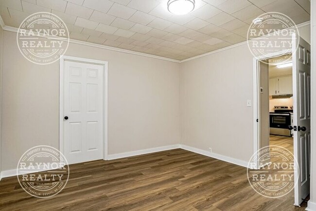 Building Photo - 515 Dale St SW