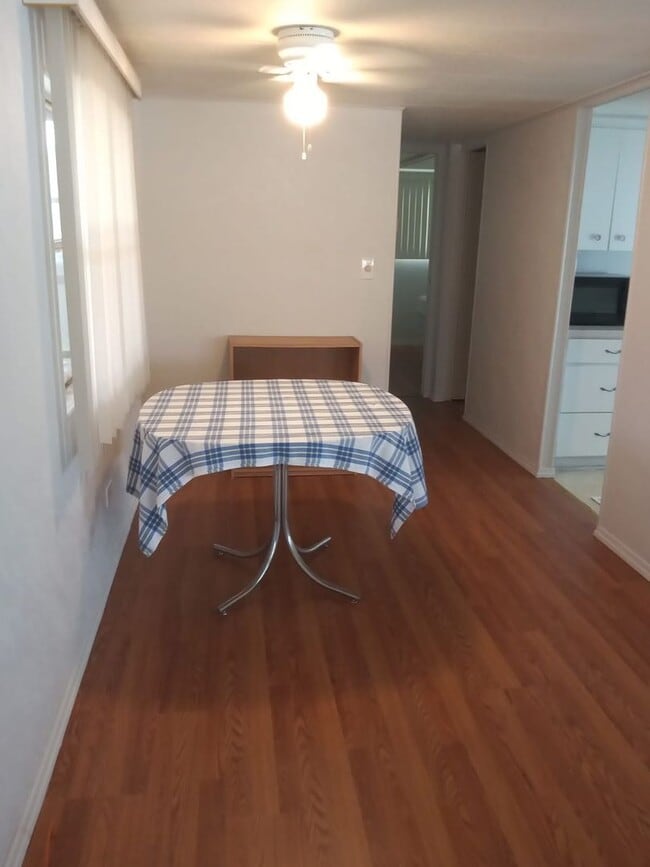 Building Photo - Beautiful renovated home on Six Lake Count...