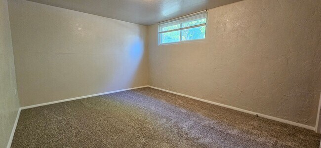 Building Photo - AVAILABLE NOW! Arvada 3 Bed 2 Bath Duplex New Paint New Flooring!