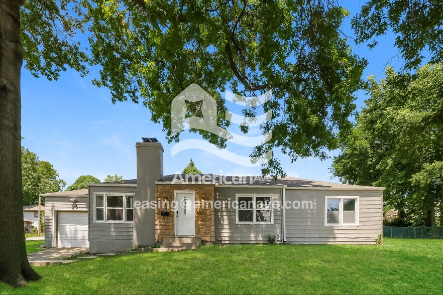 Primary Photo - 904 E 84th Terrace