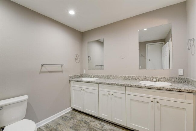 Building Photo - 3491 Balboa Cir