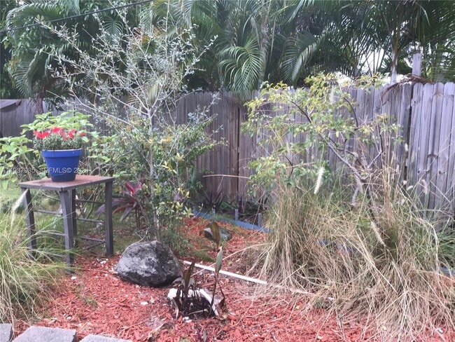 Building Photo - 429 49th St