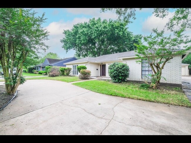 Primary Photo - 5939 W Bellfort Ave