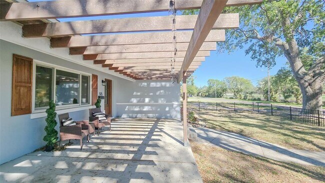 Building Photo - 515 34th Ave NE