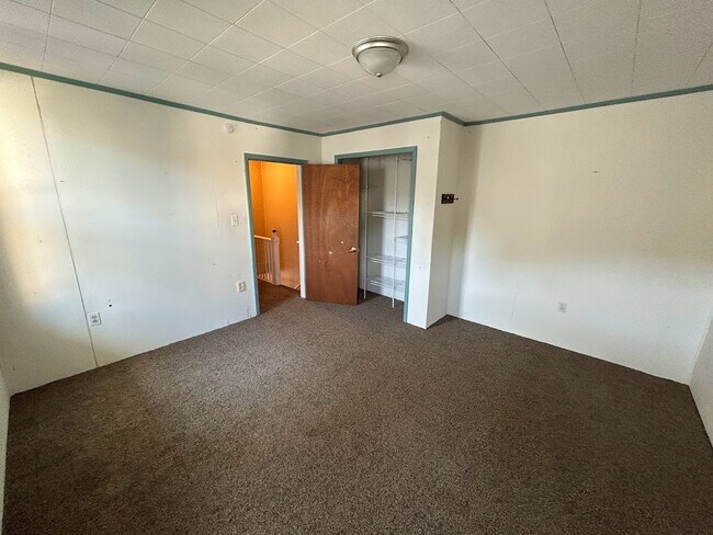 Building Photo - 260 S 6th St