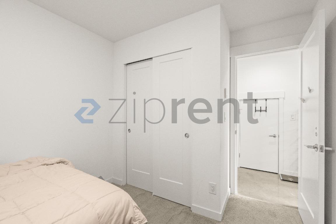 Building Photo - Unit B