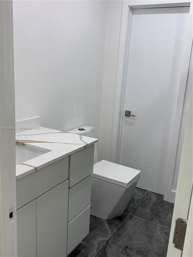 Building Photo - 1601 NE 158th St