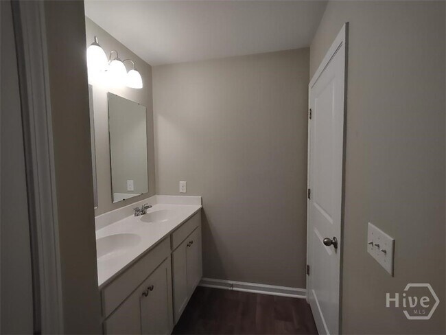 Building Photo - 378 Hogan Dr