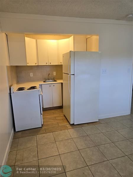 Building Photo - 3902 SW 12th Pl