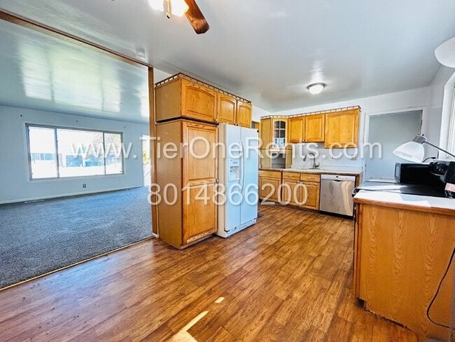 Building Photo - NO DEPOSIT option available for qualified ...
