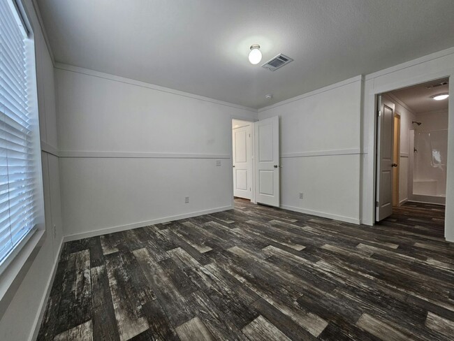 Building Photo - 16831 Oak Leaf Ct