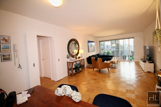 Building Photo - East 64th Street