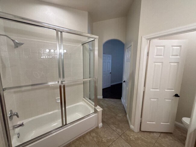 Building Photo - ***MOVE-IN SPECIAL!!!*** 2-Bedroom, 2-Bathroom Townhome located in Henderson, Nevada