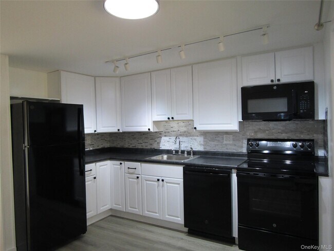 Building Photo - 1803 Parr Lake Dr