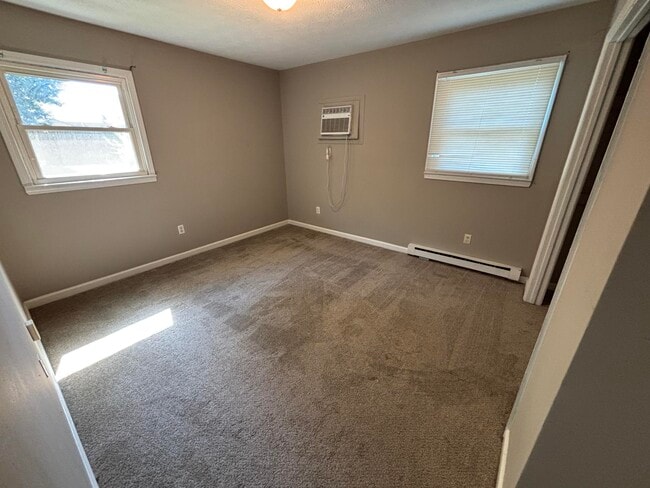 Building Photo - 330 Garden Park Dr
