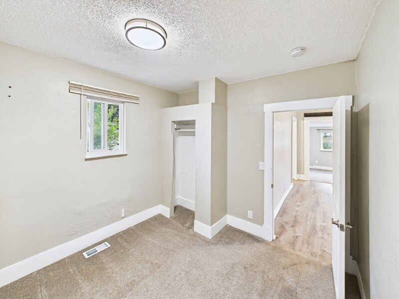 Building Photo - 404 S Race St