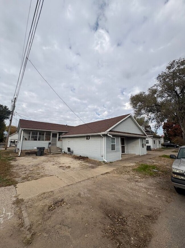 Building Photo - 103 S 13th St