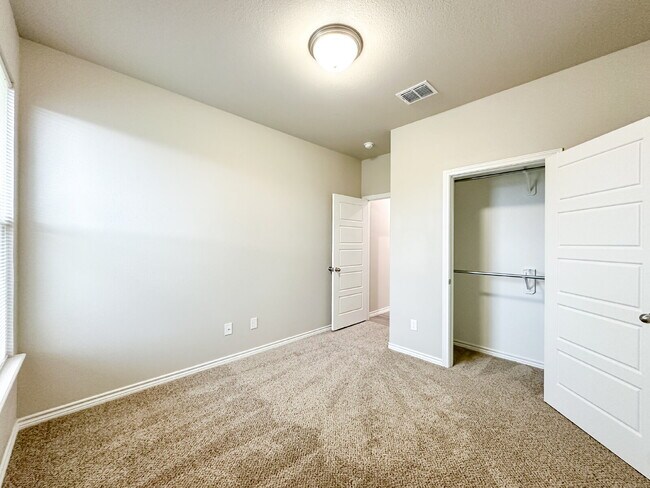 Building Photo - Newer Built 3/2/2 in Frenship ISD!