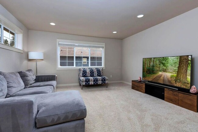 Building Photo - GORGEOUS 5 Bedroom Home in Sammamish