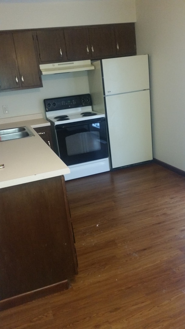 Building Photo - 2 Bedroom, 1.5 Bath Townhouse in Clinton, IA