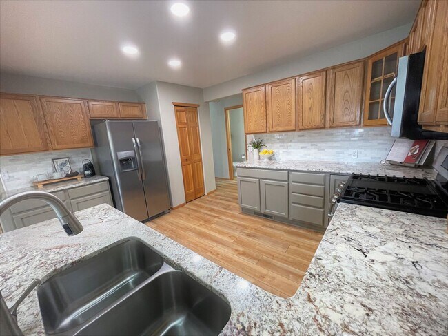 Building Photo - Stetson Hills Spacious Stunner! 4 bed, 3 b...