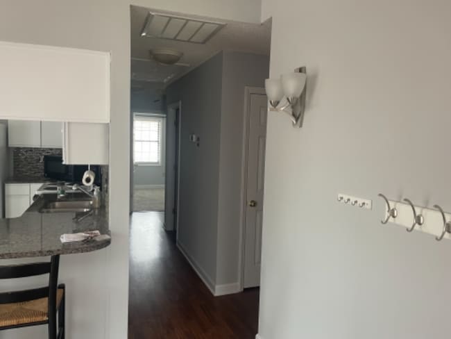 Building Photo - 484 Lazywood Ln