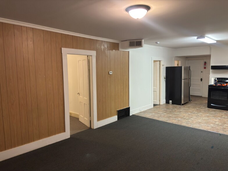 Building Photo - 47 Elkins St