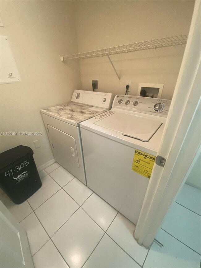 Building Photo - 2544 Centergate Dr