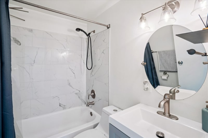 Building Photo - 1925 Dutch Village Dr