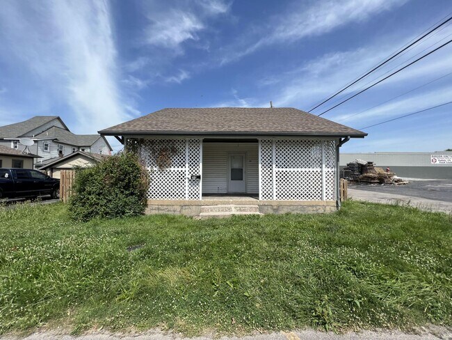 Building Photo - Newly renovated 2 bed 1 bath in Aurora, Missouri!