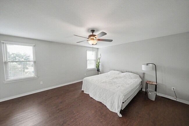 Building Photo - Spacious Home with Office, Game Room & Solar Panels Near Randolph AFB - Realtor Commission: $500