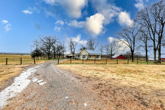 Building Photo - 2030 Spring Creek Rd