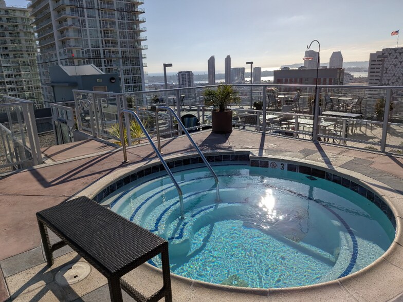 Building Photo - 1080 Park Blvd