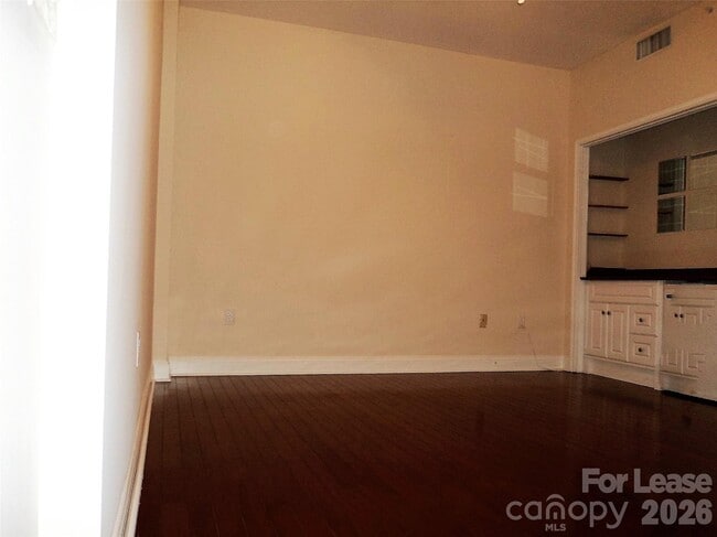 Building Photo - 300 W 5th St