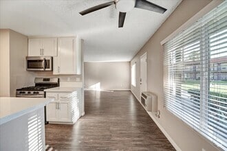 Building Photo - The Courtyards Apartment Homes