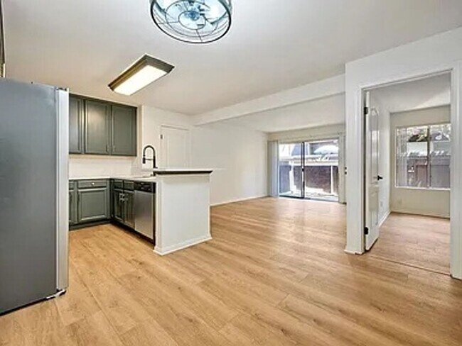 Building Photo - Allure Condo in Serra Mesa 2 Bedroom