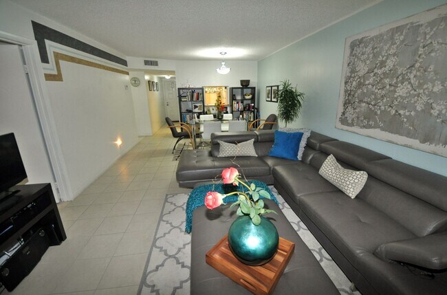 Building Photo - Limited-Time Offer: Get 1 Month FREE Rent ...