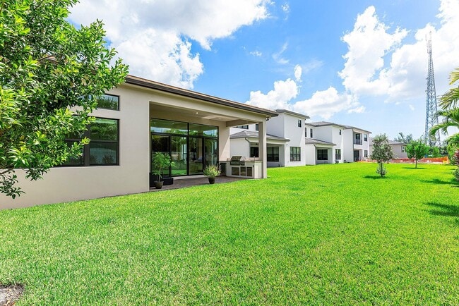 Building Photo - 8330 Essex Country Clb Dr