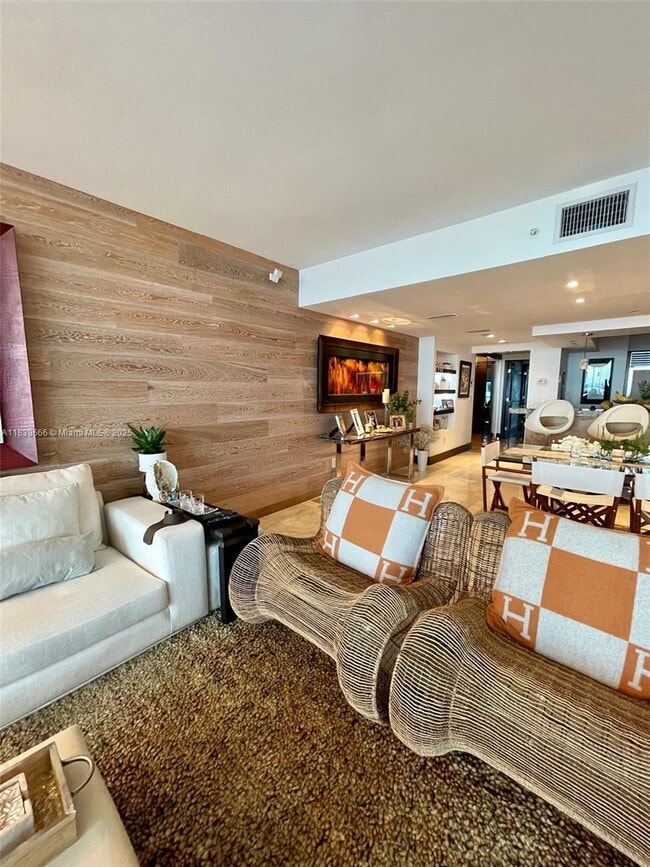 Building Photo - 1331 Brickell Bay Dr