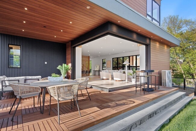 Building Photo - 90 Auburndale Ave