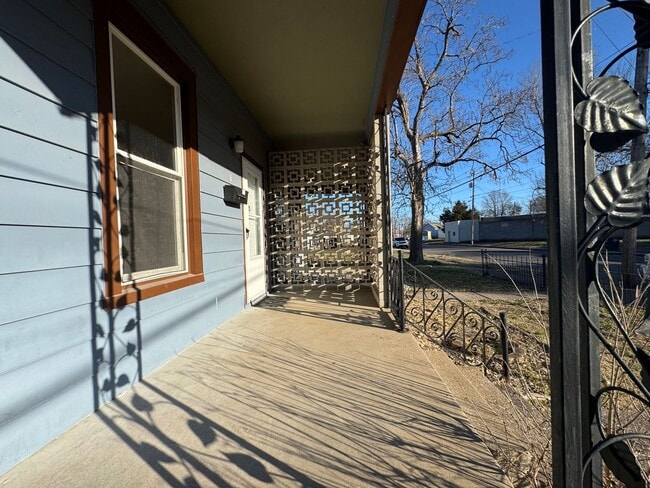 Building Photo - 1006 N 12th St