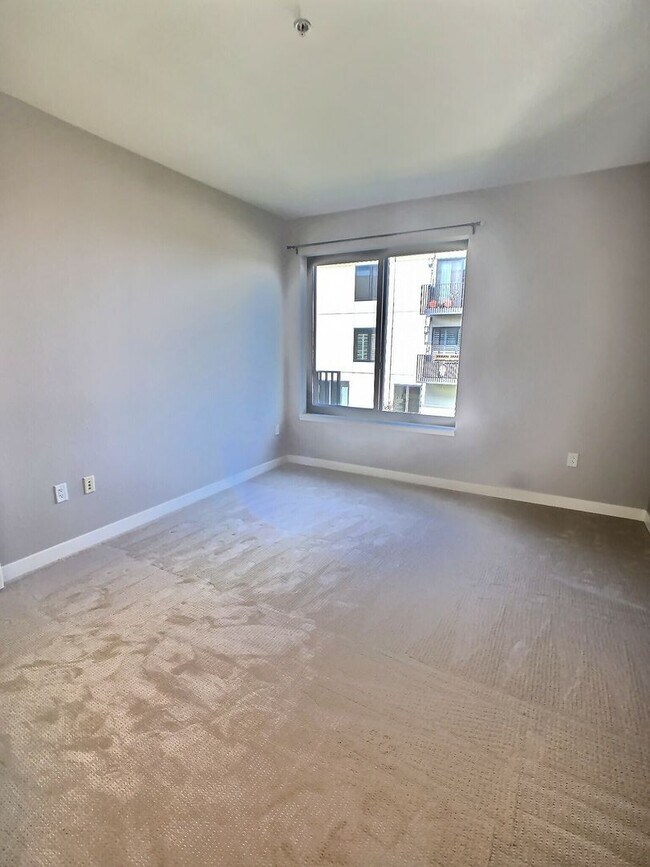 Building Photo - 1 Bedroom Flat for Rent at Plant 51 in Dow...