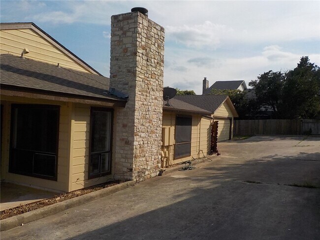 Building Photo - Ernest Properties 2 (295 Mooring Cir)